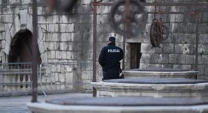 Trg pet bunara u Zadru