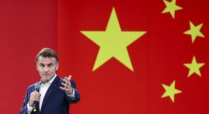 Emmanuel Macron u Kini