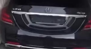 Neobičan način prijevoza Mercedesa u kontejneru