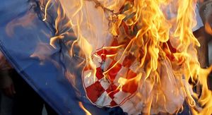 Zapaljena hrvatska zastava, ilustracija
