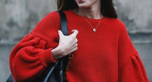 Crveni pulover odličan je dodatak prosinačkoj garderobi