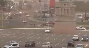 Jak vjetar srušio repliku Kipa slobode