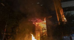 Požar u zgradi Daily Stara u Dhaki