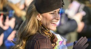 Princeza od Walesa na božićnoj misi u smeđoj boji od glave do pete - 4