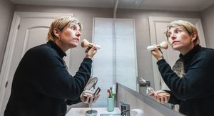 Puder, rumenilo, sjenilo … i azbest? Što stoji iza kontroverzne odluke FDA-e