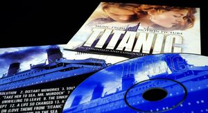 CD s filmom Titanik i druge stvari iz filma