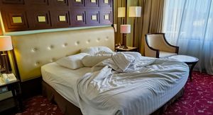 Treba li spremiti krevet prije napuštanja hotelske sobe?