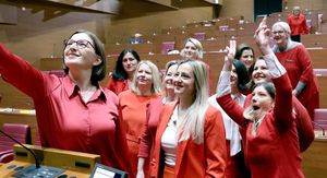 Zastupnice u crvenom - 2