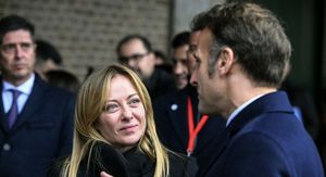 Emmanuel Macron i Giorgia Meloni