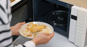 Uništava li podgrijavanje hrane u mikrovalnoj pećnici hranjive tvari? Evo što kažu nutricionisti