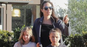 Angelina Jolie s djecom Vivienne i Knoxom