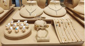 Kako se piše: zlatarna ili zlatarnica