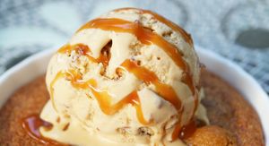 Karamelizirana bijela čokolada može se dodavati u sladolede i razne preljeve za deserte