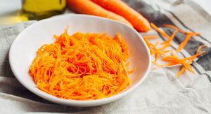 Influenceri tvrde da ova salata “popravlja” hormone! Evo što kažu stručnjaci