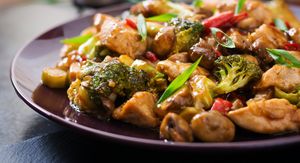 Stir fry s piletinom i brokulom