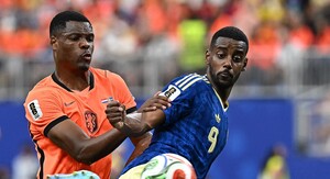 Denzel Dumfries i Alexander Isak