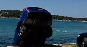 Auto u moru na Rabu