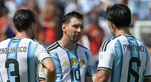 Lionel Messi sa suigračima