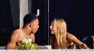 Kylian Mbappe i Ester Exposito - 3