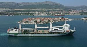 Novi katamaran Mila vrijedan 6,05 milijuna eura stigao je u Split nekoliko mjeseci nakon roka