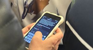 Muškarac koji se dopisuje s ChatGPT-om