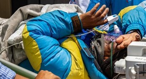 Šerpa pronađen živ nakon tjedan dana nestanka na padinama Mount Everesta