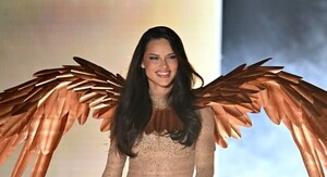 Adriana Lima - 1