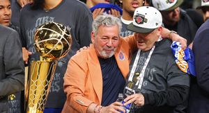 Od ovisnosti do milijardi: Kako je kontroverzni vlasnik Knicksa stekao bogatstvo i vratio NBA naslov u New York