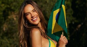 Alessandra Ambrosio - 3