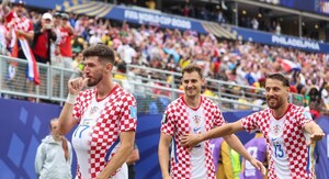 Petar Sučić slavi gol Gani