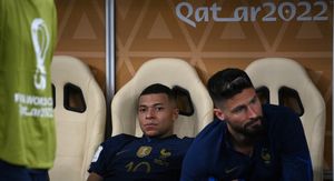 Kylian Mbappe i Olivier Giroud