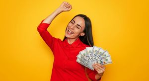Žena s osvojenim novcima u ruci