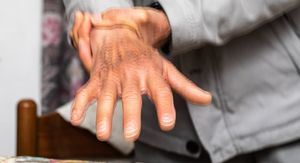 Revolucija u liječenju Parkinsonove: Implantat koji “čita” mozak dok hodate – i prilagođava terapiju u stvarnom vremenu!