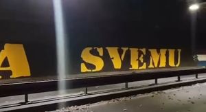 Grafit u podvožnjaku kod Vjesnika