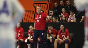 Ivica Obrvan i rukometašice