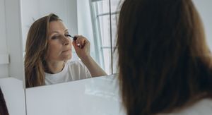 Ovo se događa s vašom kožom kada se šminkate svaki dan