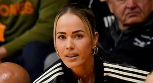 Antonija Mišura Sandrić u cargo hlačama i robusnim čizmama na košarkaškoj utakmici - 4