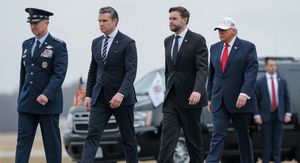 Načelnik Združenog stožera general Dan Caine, američki ministar rata Pete Hegseth, američki potpredsjednik J. D. Vance i Donald Trump
