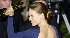 Hilary Swank imala je pamtljivu haljinu 2005. kad je osvojila svoji drugi Oscar