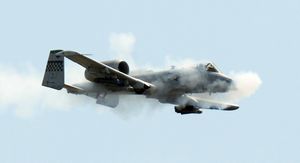 A-10 Thunderbolt II otvara vatru iz topa