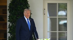 Donald Trump u vrtu Bijele kuće