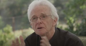 Fotograf Chuck O'Rear pri intervjuu