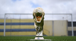 Replika FIFA-inog trofeja u Curacau