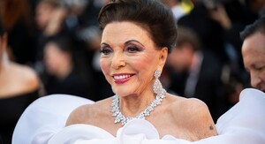 Joan Collins - 11