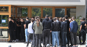 Učenici se opraštaju od ubijenog Luke - 4