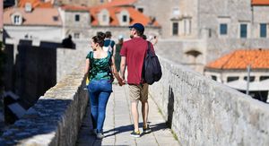 Turisti na dubrovačkim zidinama