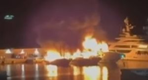 Požar u grčkoj marini progutao jedrenjak i tri luksuzne jahte, uključujući 43-metarski Sanctuary