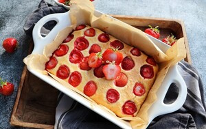 Brzi kolač s jagodama