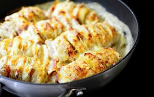 Hasselback krumpir sa slaninom