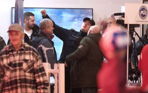 Rasplesani policajac (FOTO: Sanjin Strukic/PIXSELL)